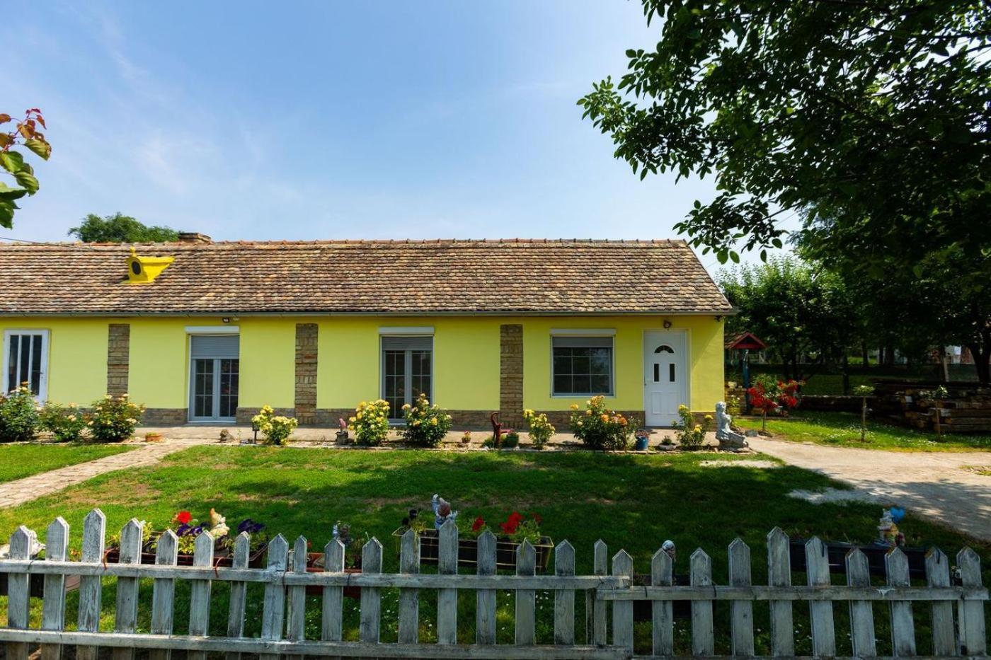 Salas Vujic Becej Exterior photo
